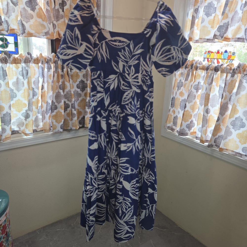 NWT Chic Blue and White Leaf Pattern Hawaiian Style Maxi Dress. Size S. KKCP - Picture 2 of 14